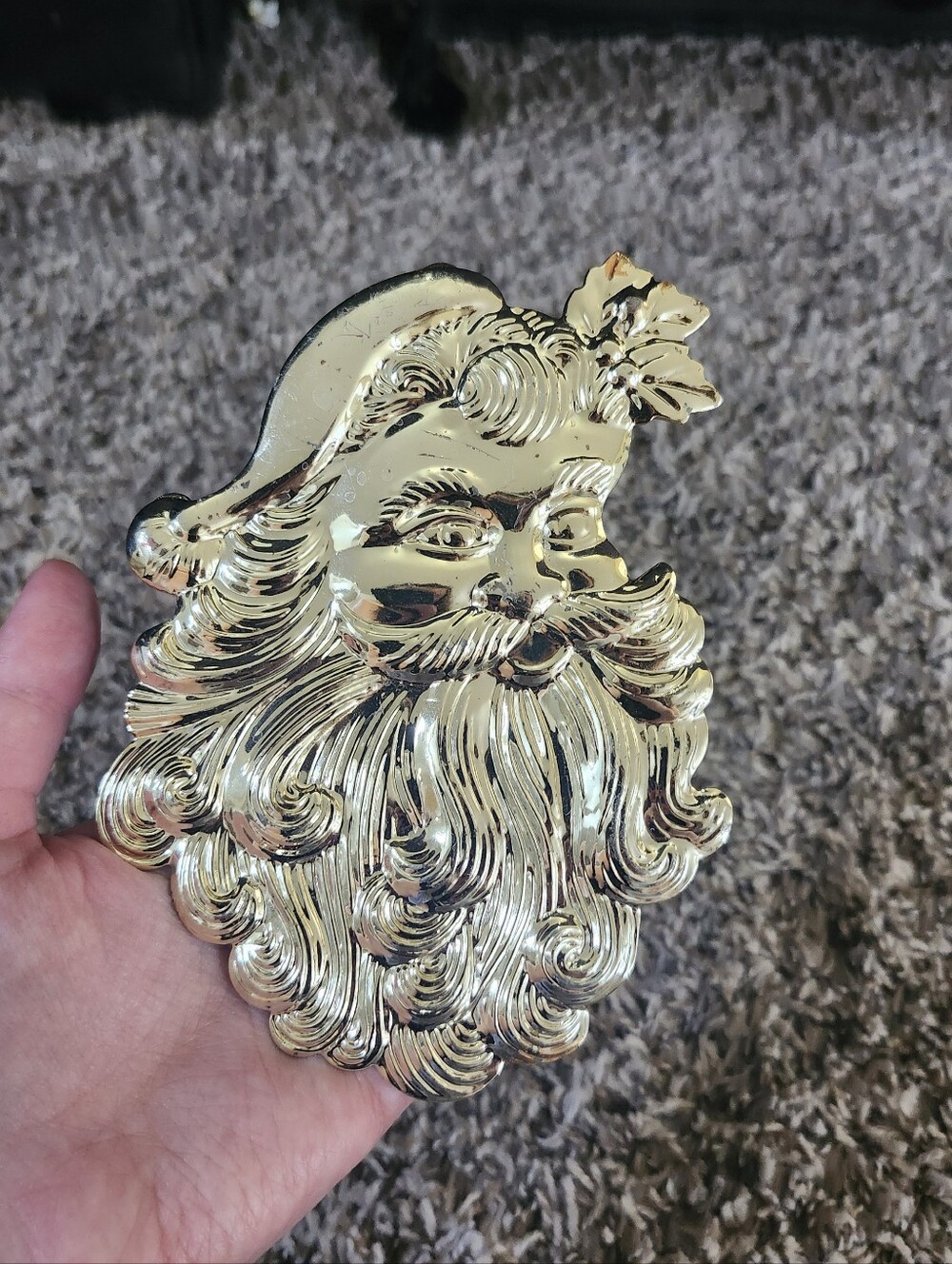 Silvery Metal Santa Claus Holiday Ornament - Festive Metallic Décor